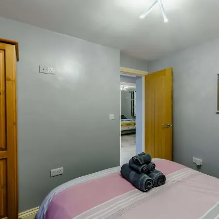 בית נופש 3 Bed In 66717